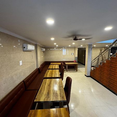 Hotel Walk Inn Faridabad Buitenkant foto