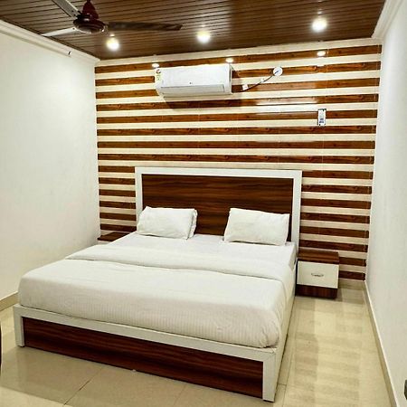 Hotel Walk Inn Faridabad Buitenkant foto