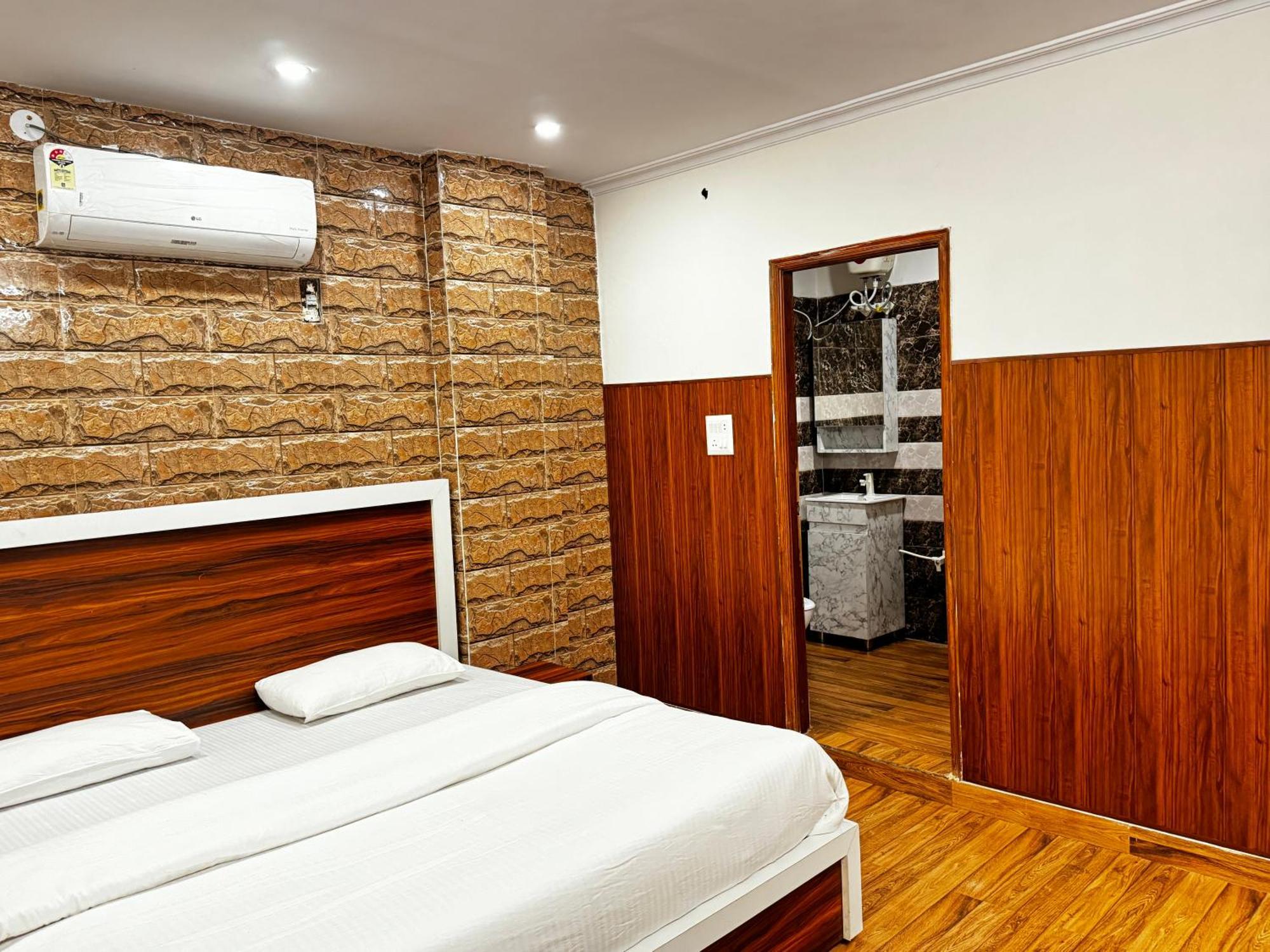 Hotel Walk Inn Faridabad Buitenkant foto