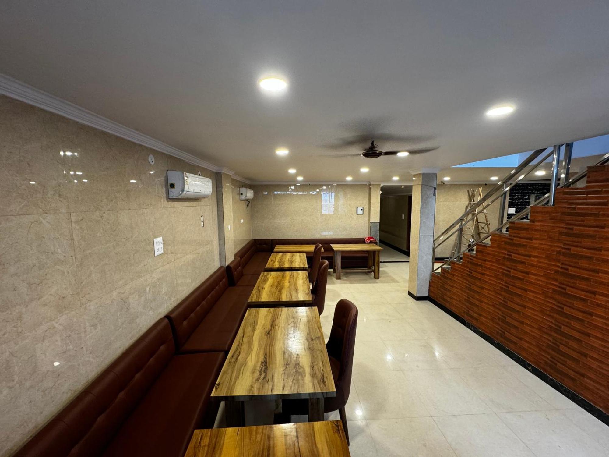 Hotel Walk Inn Faridabad Buitenkant foto