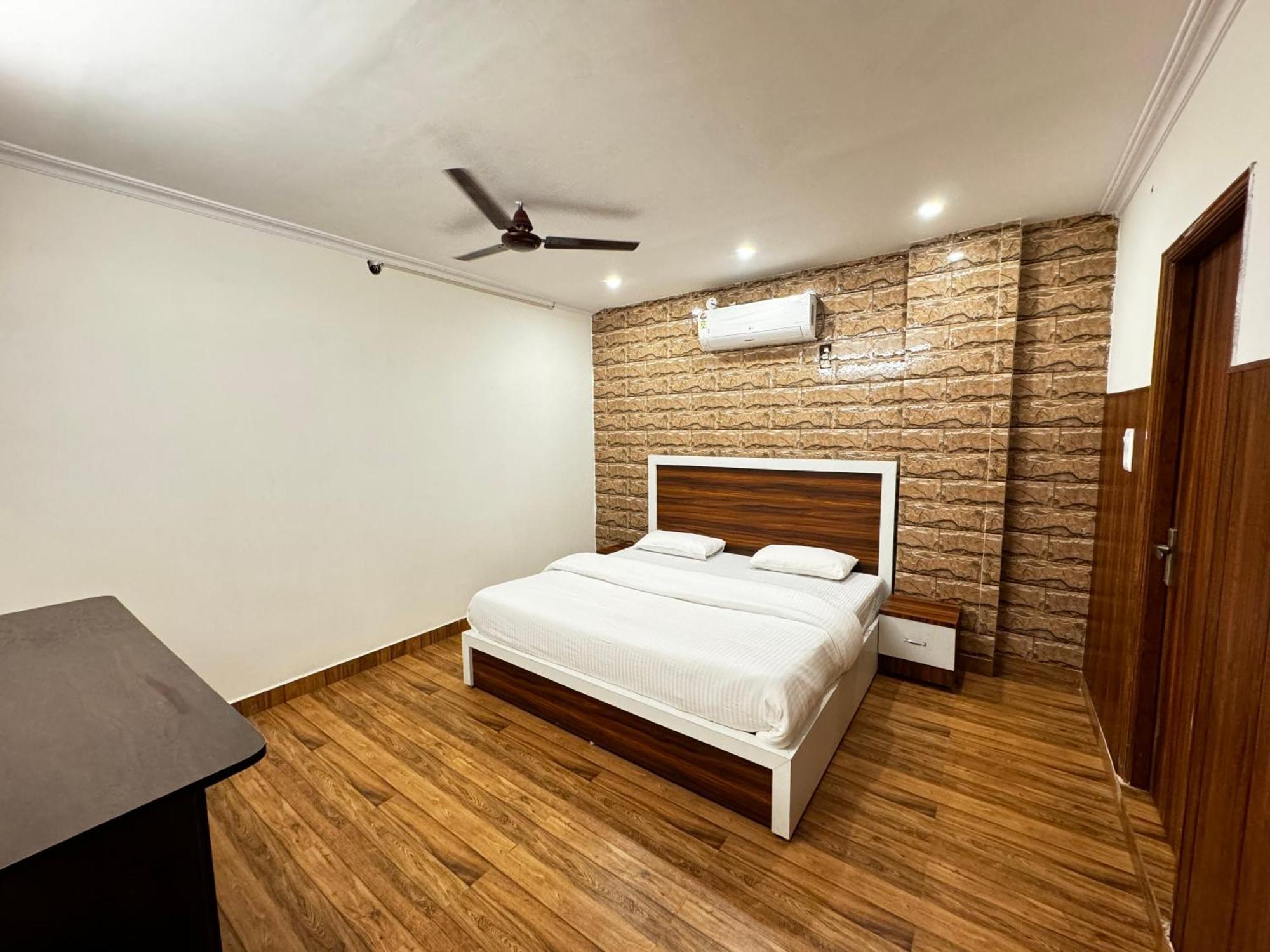 Hotel Walk Inn Faridabad Buitenkant foto