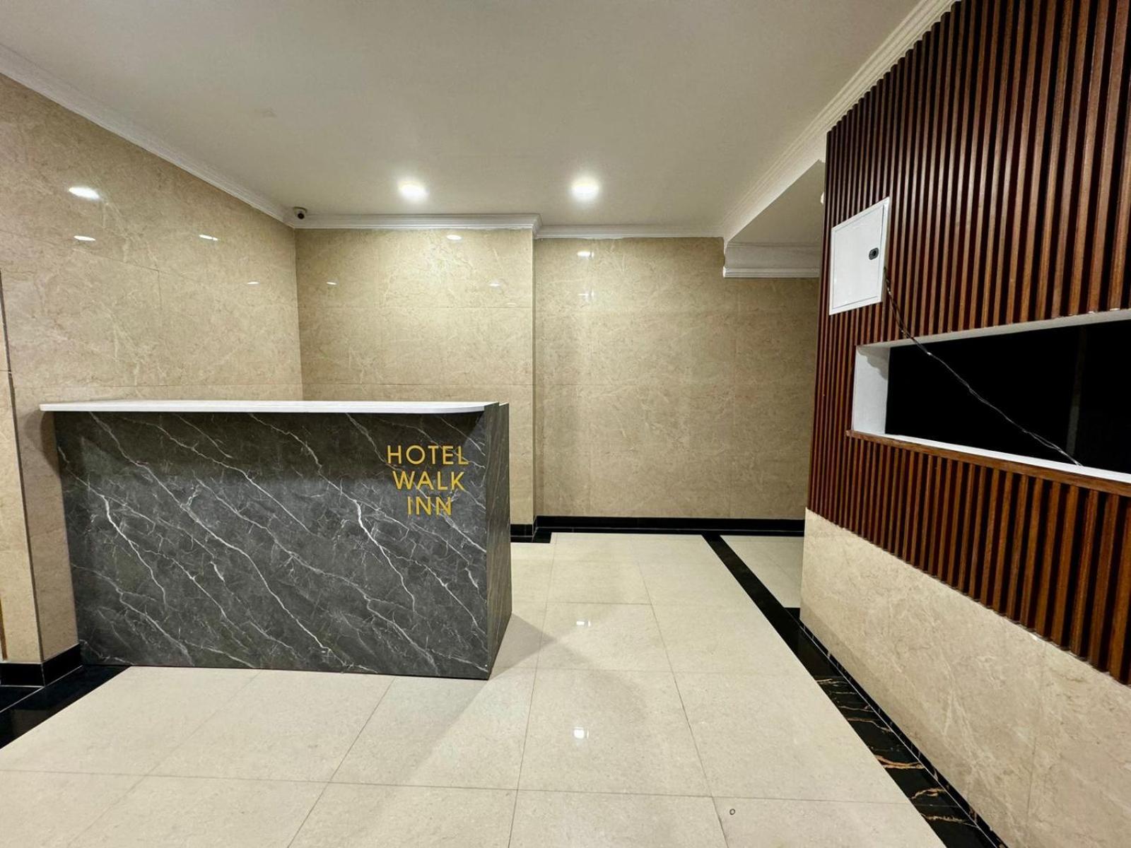Hotel Walk Inn Faridabad Buitenkant foto