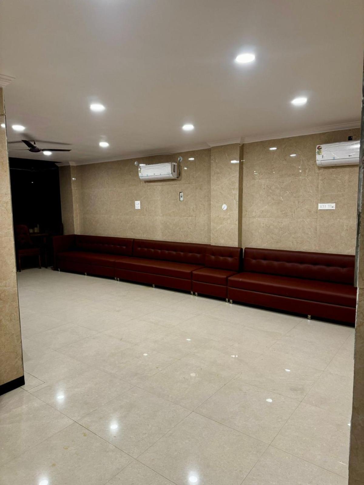 Hotel Walk Inn Faridabad Buitenkant foto