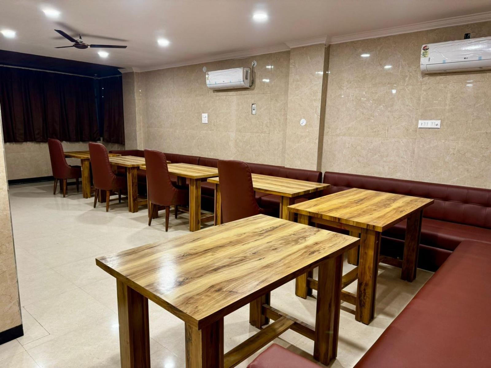 Hotel Walk Inn Faridabad Buitenkant foto