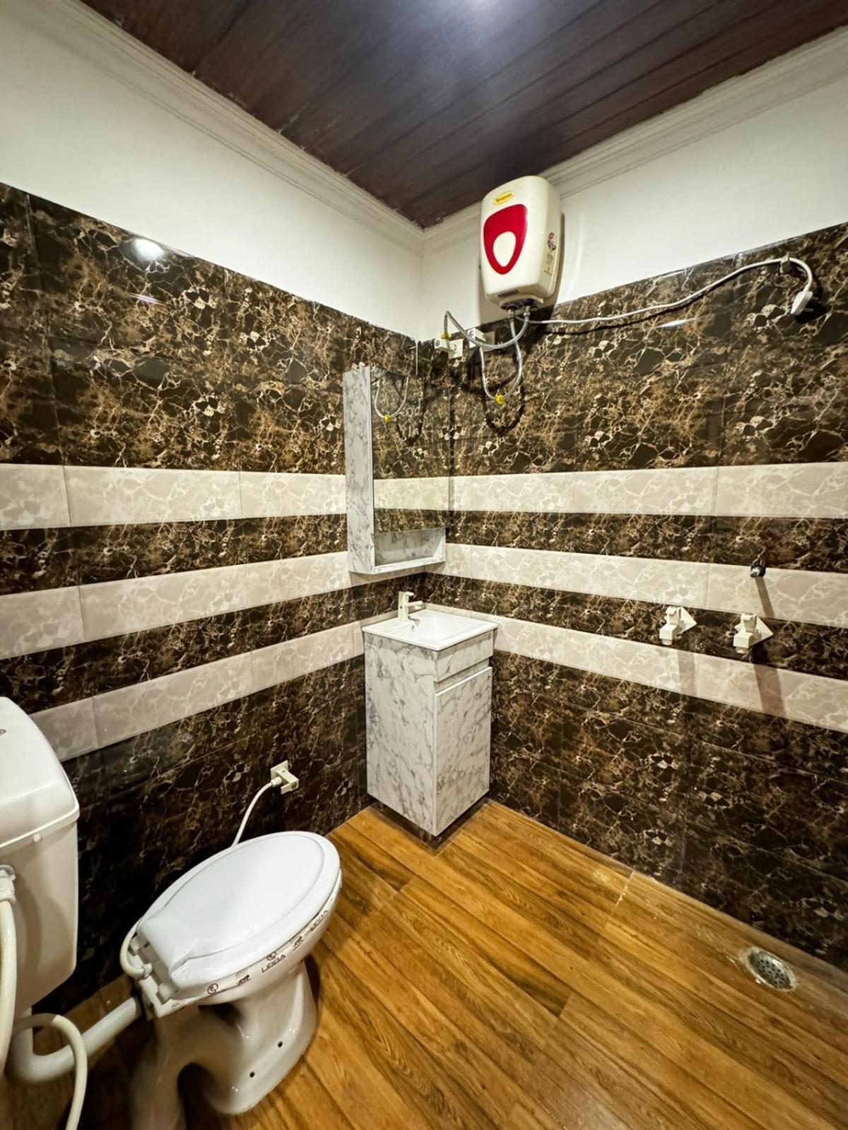 Hotel Walk Inn Faridabad Buitenkant foto